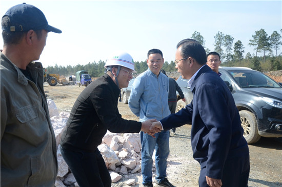 關注路網建設 推進項目進度——常務副市長黃金龍施工現(xiàn)場調研