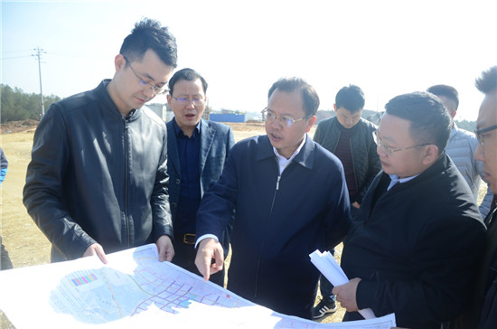 關注路網建設 推進項目進度——常務副市長黃金龍施工現(xiàn)場調研