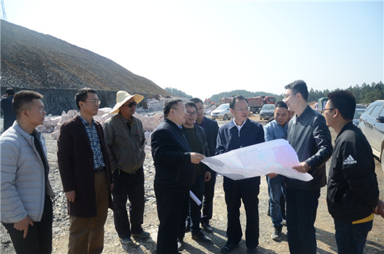 關注路網建設 推進項目進度——常務副市長黃金龍施工現(xiàn)場調研