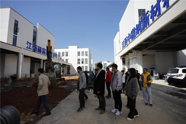 記者節(jié)：媒體聚焦昌南新區(qū)、城投集團重點項目建設工地