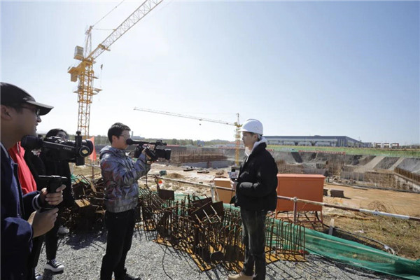 記者節(jié)：媒體聚焦昌南新區(qū)、城投集團重點項目建設工地