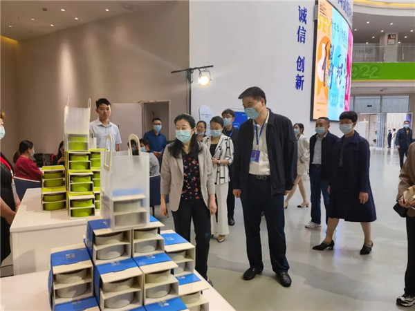 新理念、新時(shí)尚、新方式、新感受——德宇集團(tuán)舉行2022得雨活茶新品發(fā)布推廣會(huì)