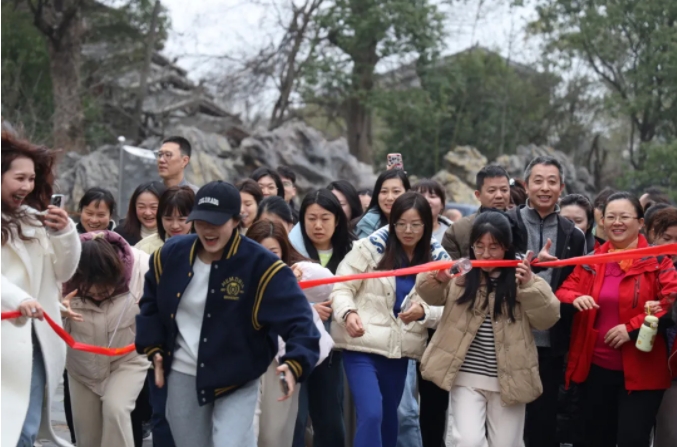 市城投集團(tuán)開(kāi)展“團(tuán)結(jié)一心 拼搏進(jìn)取 奮戰(zhàn)2025”迎新年登山、健步走活動(dòng)